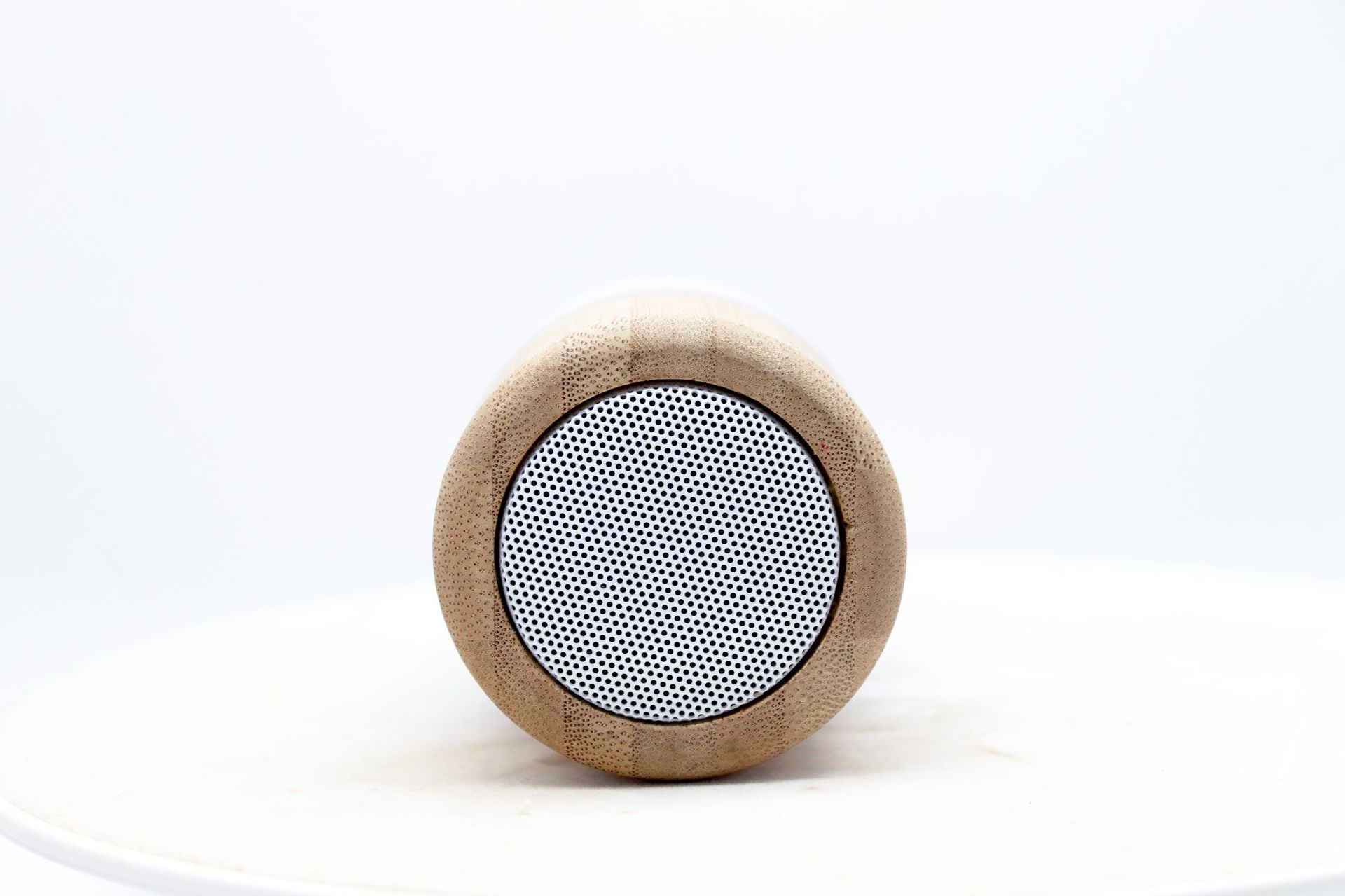 Mini haut-parleur Bluetooth portable en bois de bambou avec lumière LED RVB