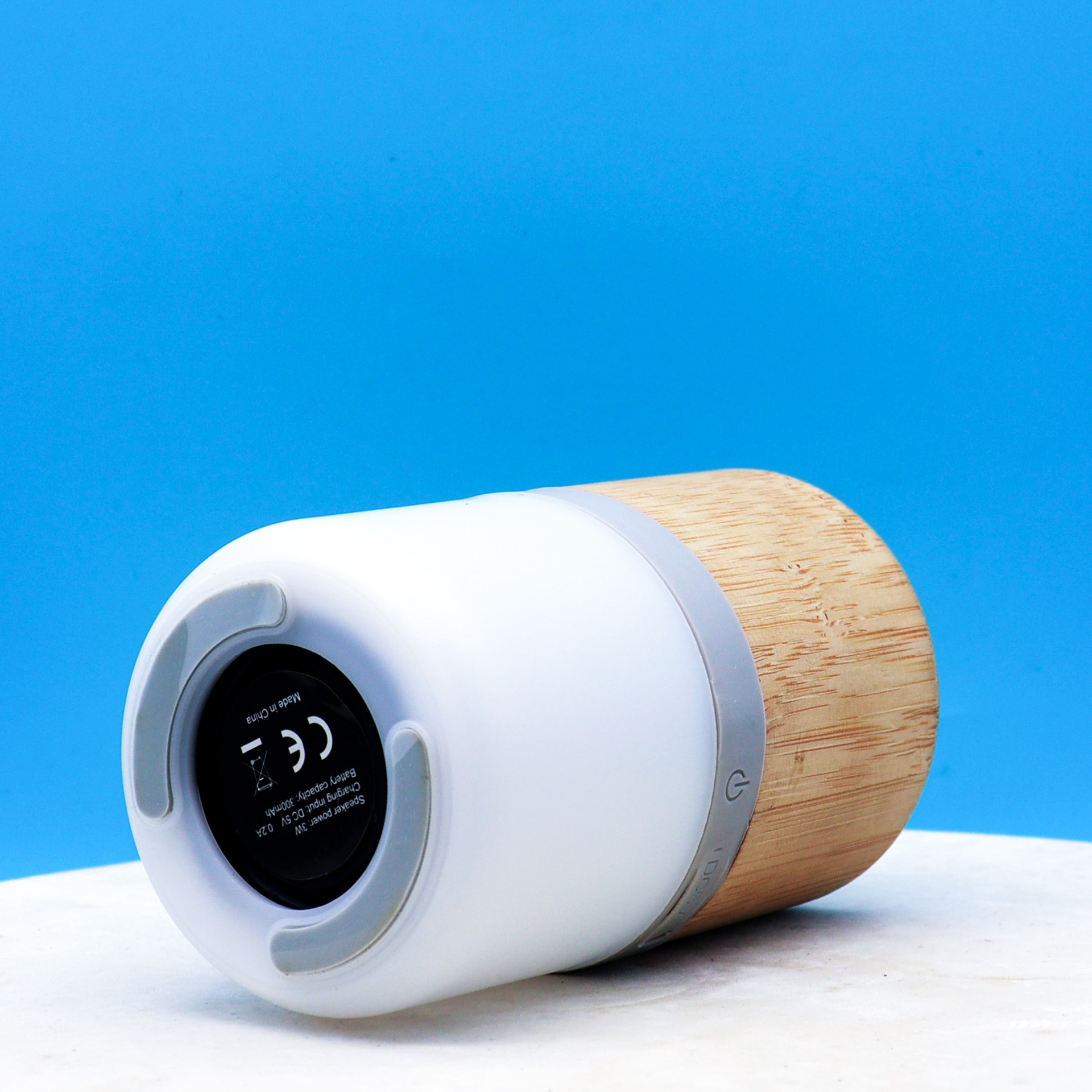 Mini haut-parleur Bluetooth portable en bois de bambou avec lumière LED RVB