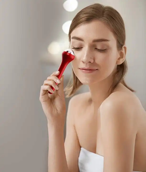 Rouleau de massage facial avec applicateur de crème pour les yeux en métal 