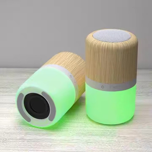 Mini haut-parleur Bluetooth portable en bois de bambou avec lumière LED RVB